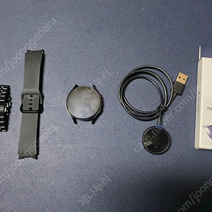 갤럭시 워치4 블랙 44mm (스트렙3개, 충전케이블, 액정보호강화유리) 판매합니다.