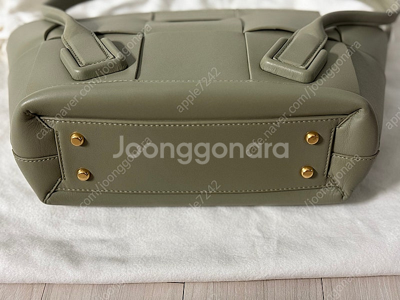 보테가베네타 아르코 스몰 트래버틴 컬러 판매합니다.--2