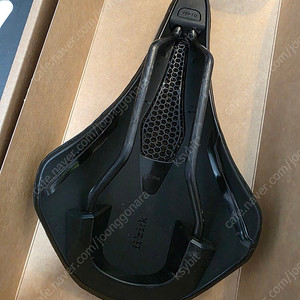 피직 벤토 아르고 R1 3D 카본레일 안장 판매(150mm)
