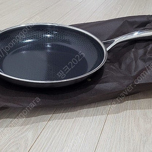 [새제품]쿡셀 28cm 7세대 세라믹 블랙에디션 IH 후라이팬
