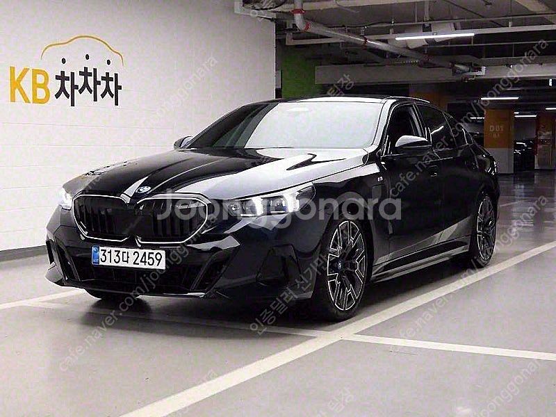 블랙 2024년형 BMW 5시리즈 중고 6,078 km...--7