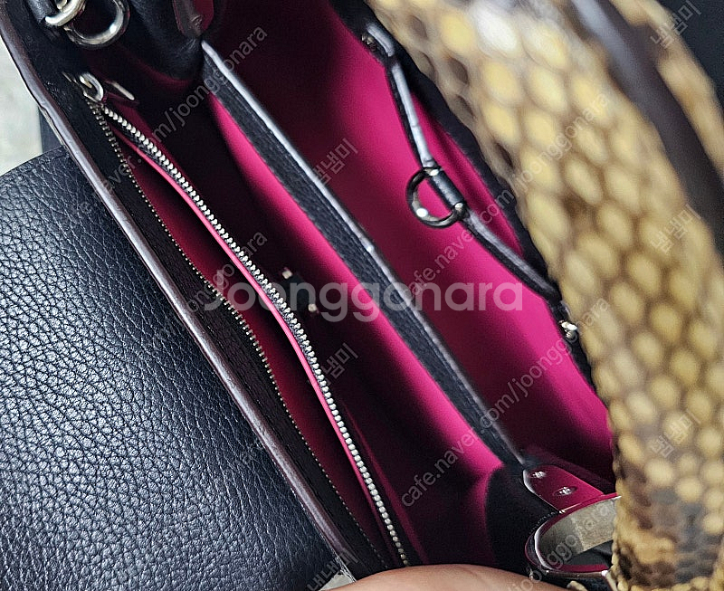 루이비통 카퓌신 bb 파이톤핸들--4