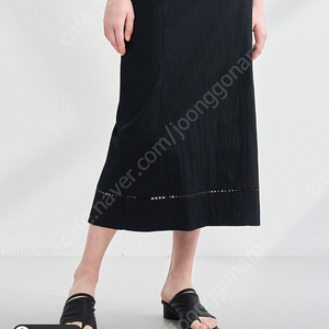 (LATT) 크링클 펀칭 라인 백 슬릿 스커트 판매