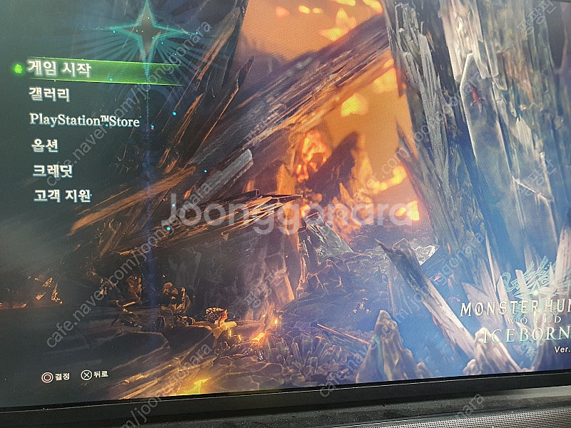 PS4 PRO(프로) 화이트 팝니다.--2