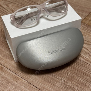 [새제품] 스탠드오일 커브드 글로우 선글라스 / 크림 판매합니다.