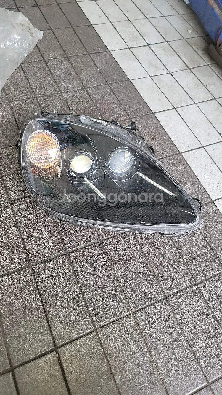 콜벳C6 Z06 조수석 블랙베젤 헤드라이트 판매합니다.--0