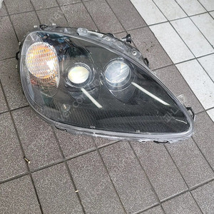콜벳C6 Z06 조수석 블랙베젤 헤드라이트 판매합니다.