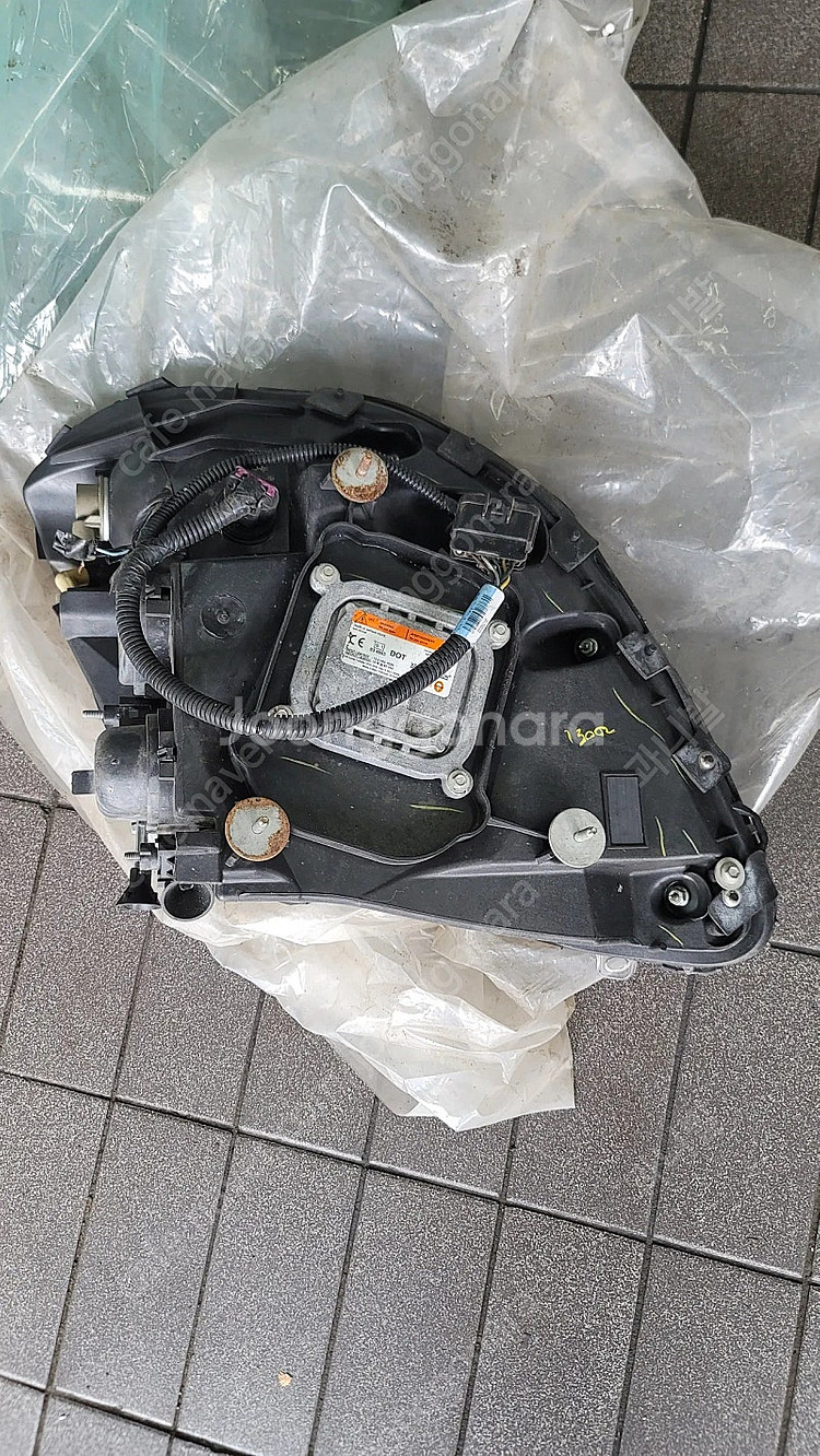 콜벳C6 Z06 조수석 블랙베젤 헤드라이트 판매합니다.--1
