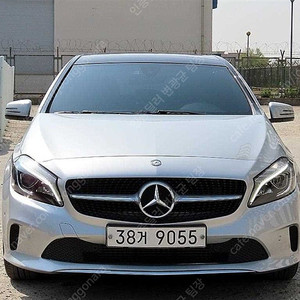 벤츠 A클래스 중고 A클래스 벤츠 중고 은색 2017년식 42,824km A200 중고차카페