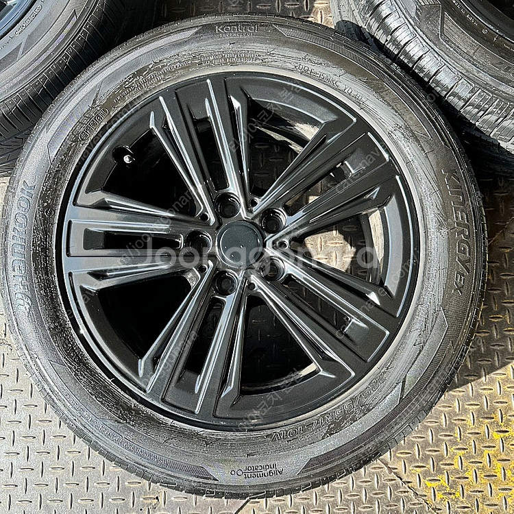 17인치 BMW 220I 유광블랙 중고휠타이어 1대분(...--2