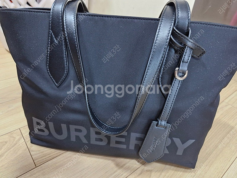 버버리 나일론 로고백 스몰 블랙--0