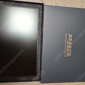 카멜 포터블 프리즘 CPM1610IQ 2K 모니터 팝니다.