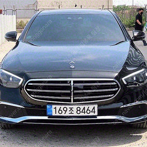 벤츠 E클래스 중고 벤츠 E300 중고 검정색 2021년식 60,857km E300e 4MATIC 익스클루시브 중고차 시세