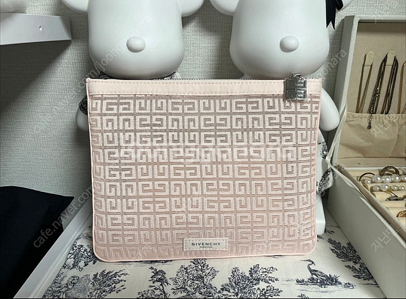 새상품) 지방시 매쉬 파우치--0
