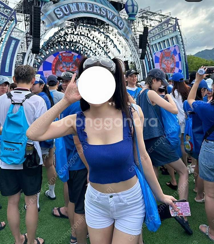 흠뻑쇼 블루 크롭나시 + 하트 이어링 세트--0