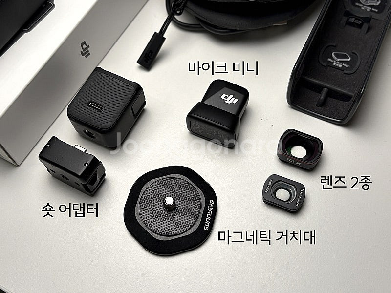 DJI 오즈모 포켓3 본체 렌즈 등 세트로 팝니다--2