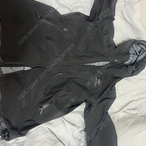 S급 아크테릭스 베타 블랙 L사이즈 블랙 구하기 힘들어용