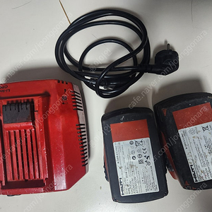 힐티 충전기1 배터리2