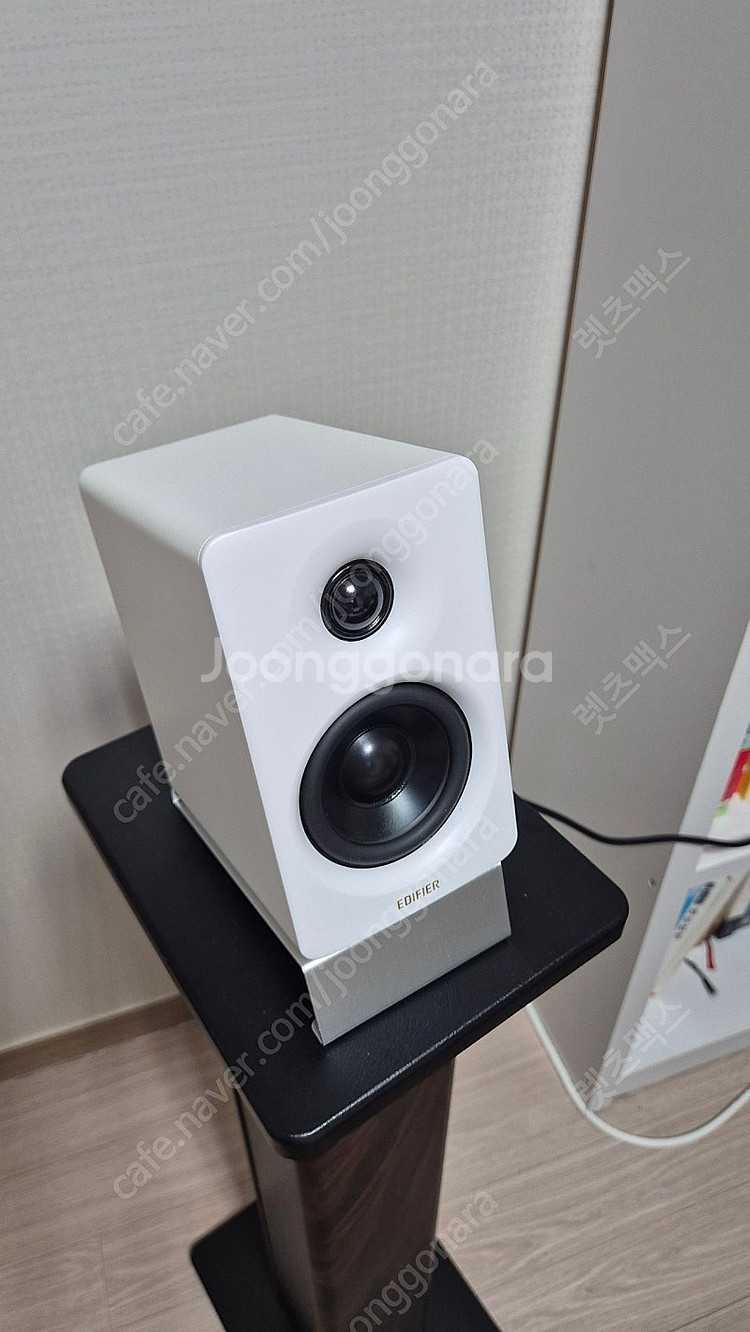에디파이어 m60 화이트--1