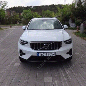 흰색 볼보 중고 XC40 중고 볼보 중고차 B4 AWD 얼티메이트 브라이트 중고차구매 2,072 km