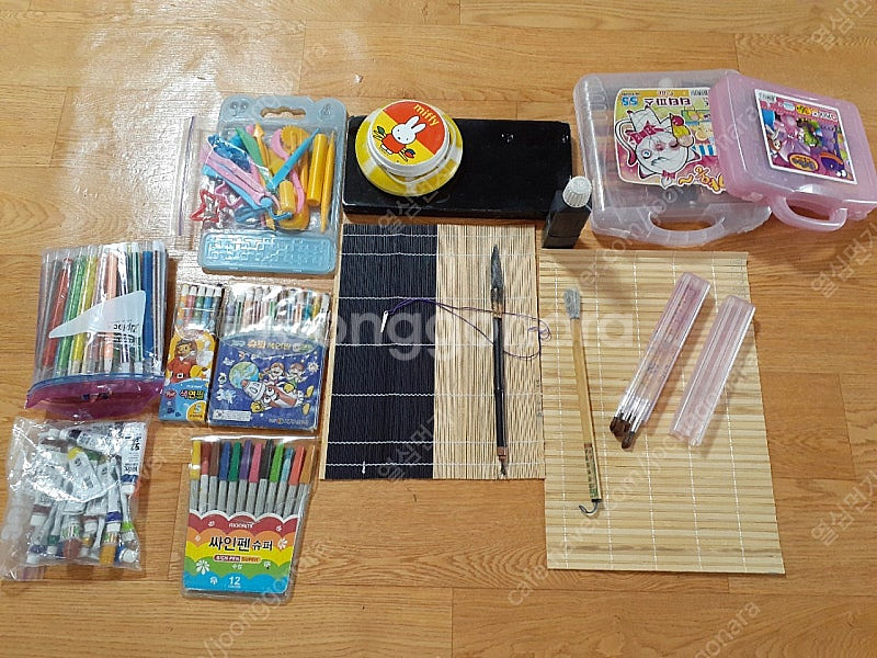 색연필등 여러가지 있습니다 사용감있습니다 필요하신 분들...--0