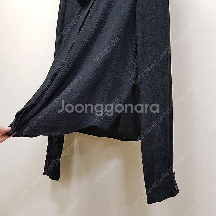 한섬 마인 23SS 러플 블랙 블라우스 XS사이즈--3