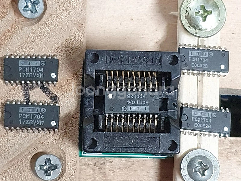 버브라운 PCM1704 DAC 와 1704K--1