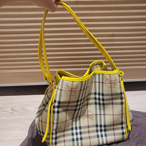 [진품]버버리 체크숄더백