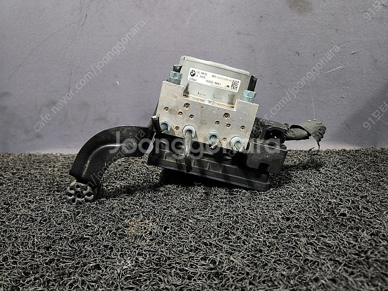 BMW 3시리즈F30 ABS모듈 6871109-01 팝니다--0