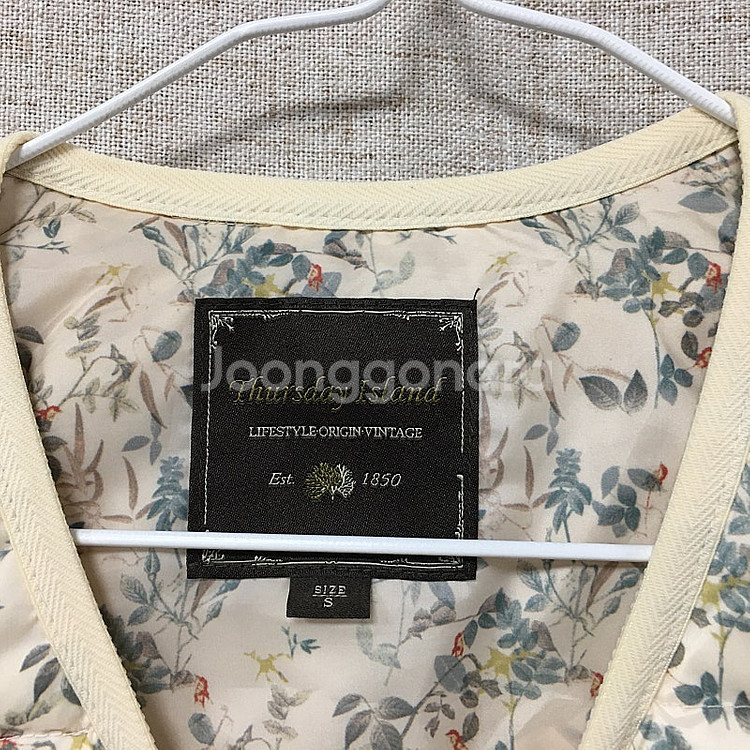 써스데이아일랜드 플라워 다운 패딩 조끼 S--1