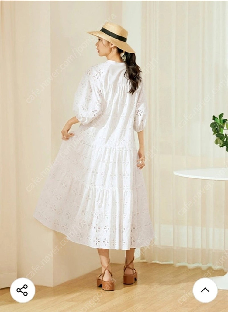 더엣지 펀칭 자수 롱 원피스 판매합니다--1