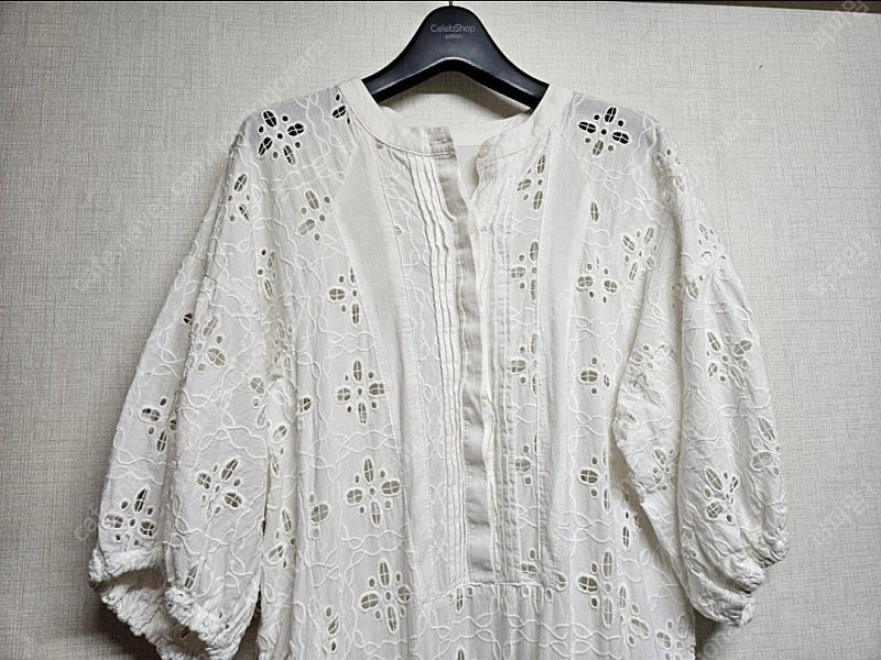 더엣지 펀칭 자수 롱 원피스 판매합니다--5