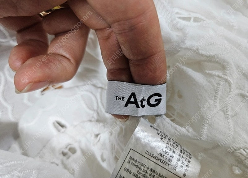 더엣지 펀칭 자수 롱 원피스 판매합니다--8