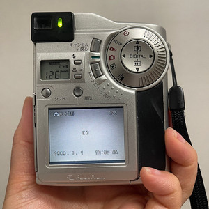 후지필름 FinePix 2700 디지털 카메라입니다