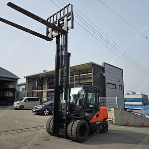 중고지게차 매매 특A급 두산 4.5톤 3단 자동발 에어컨 풀옵션 디젤지게차