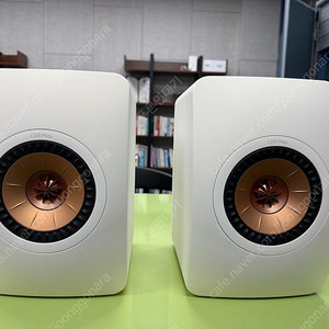 KEF LS50 Meta 화이트 판매합니다~