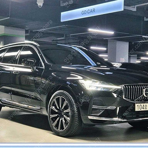 8,657 km 볼보 XC60 중고 볼보 중고차 T8 울티메이트 브라이트 최저가 중고차 당일 출고 검정색