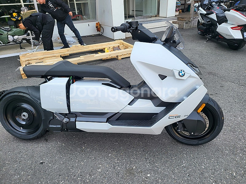 bmw ce04--8