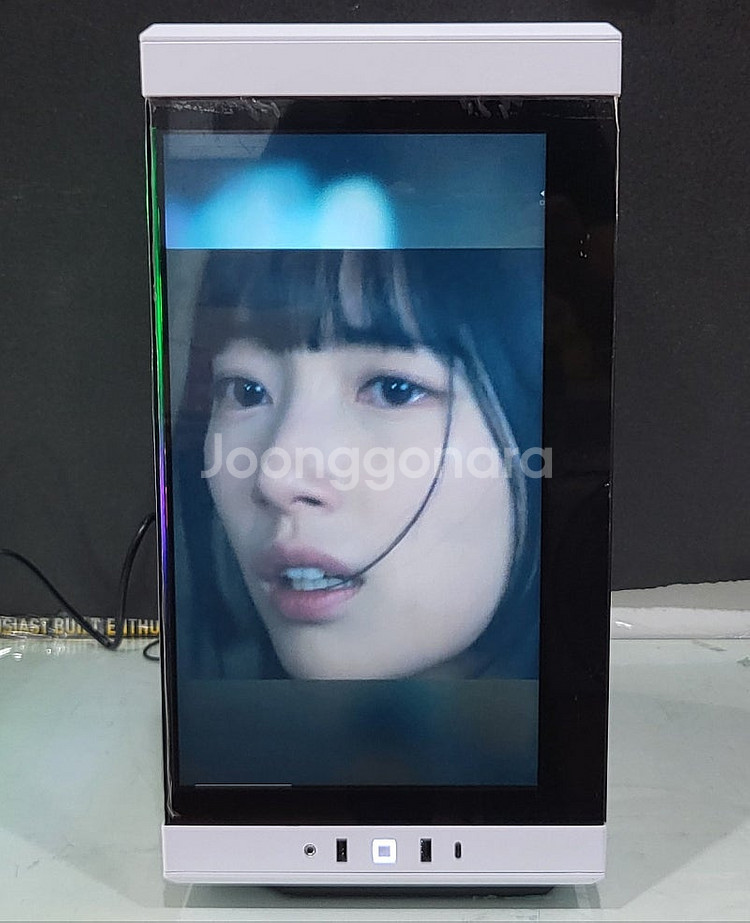 7800X3D 9060XT 16GB 화이트 컴퓨터 판매...--1