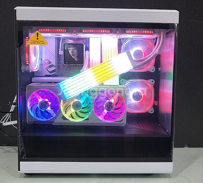 7800X3D 9060XT 16GB 화이트 컴퓨터 판매...--2