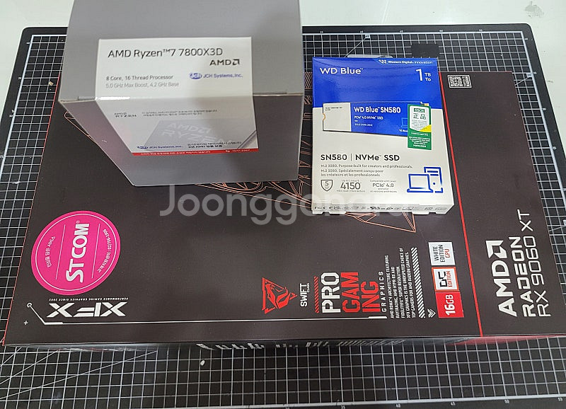 7800X3D 9060XT 16GB 화이트 컴퓨터 판매...--6