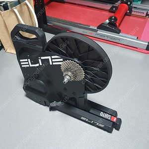 엘리트 수이토 인도어 트레이너 (Elite Suito)