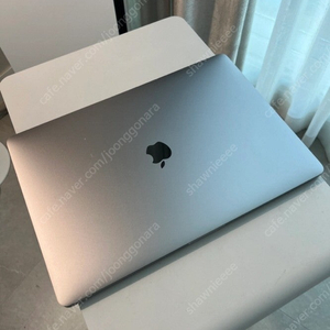 A1990 2018 맥북프로 15인치 1TB/16G 팝니다.