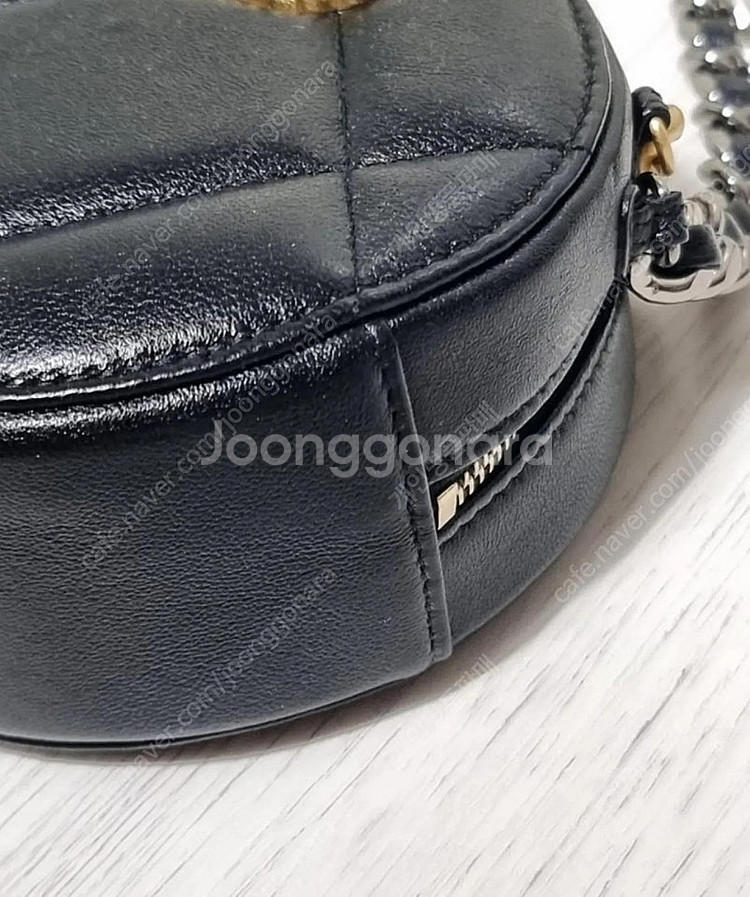 마지막가격내림!!) 정품 샤넬 금장 램스킨 19동그리백...--8