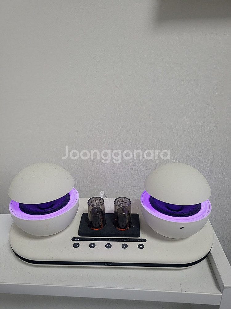 브리츠 진공관앰프 스피커 화이트 거의새상품 판매합니다--0