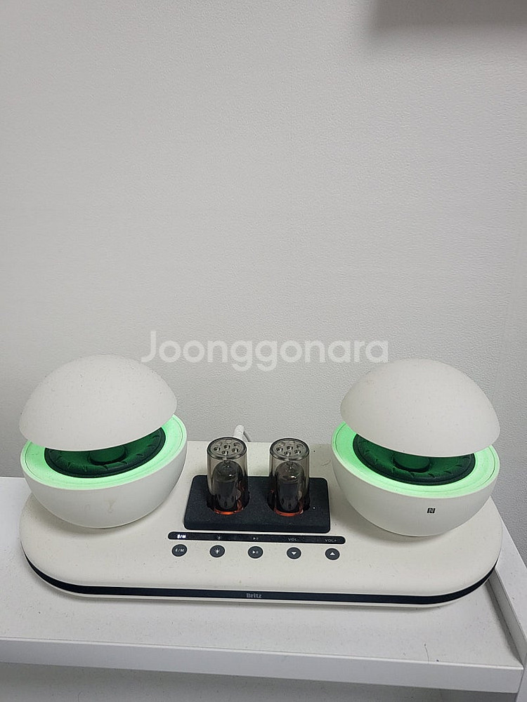 브리츠 진공관앰프 스피커 화이트 거의새상품 판매합니다--1