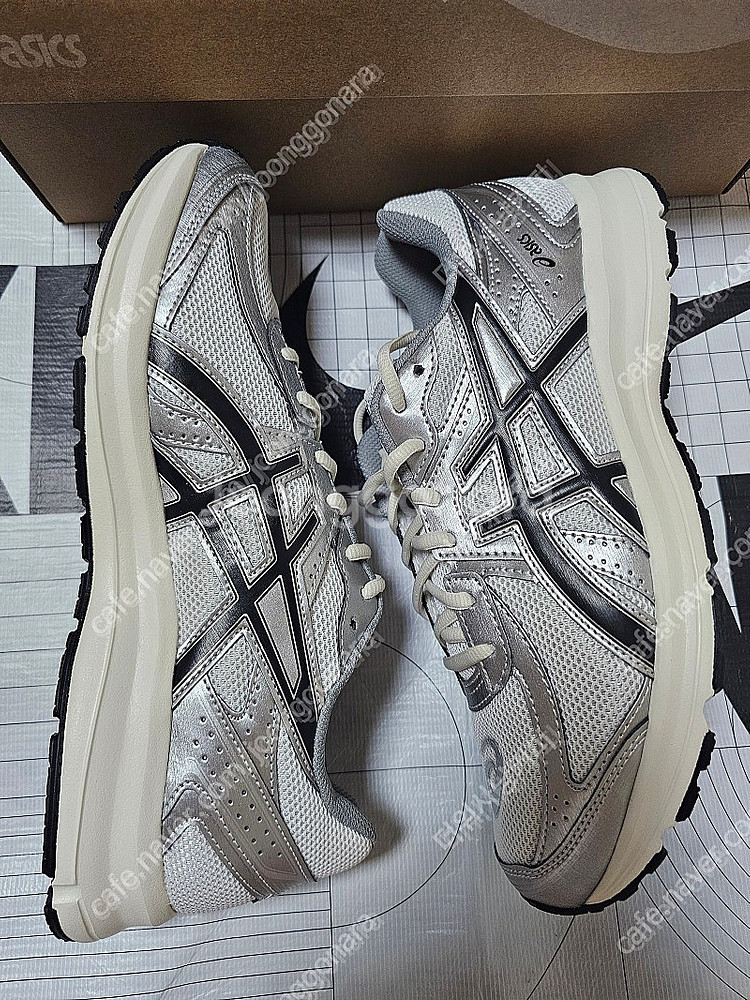 (235) 아식스 조그 100S 화이트블랙 2E 한국한...--0