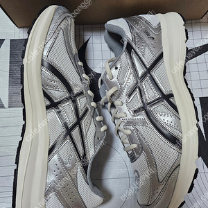 (235) 아식스 조그 100S 화이트블랙 2E 한국한정