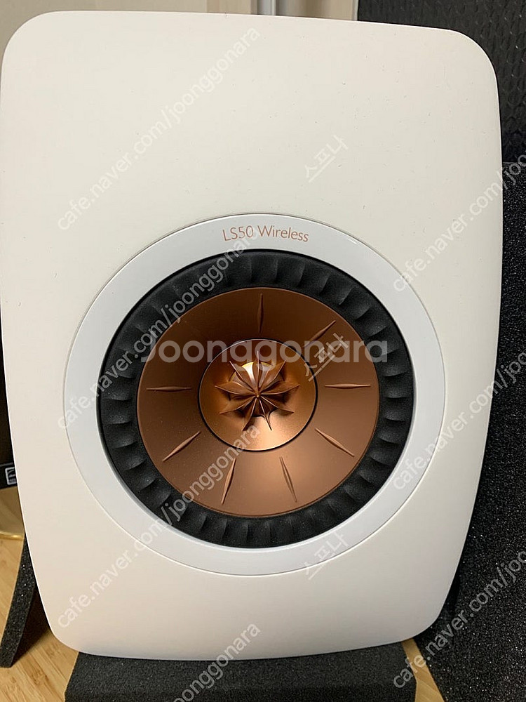kef ls50 wireless 1 화이트 팝니다--0