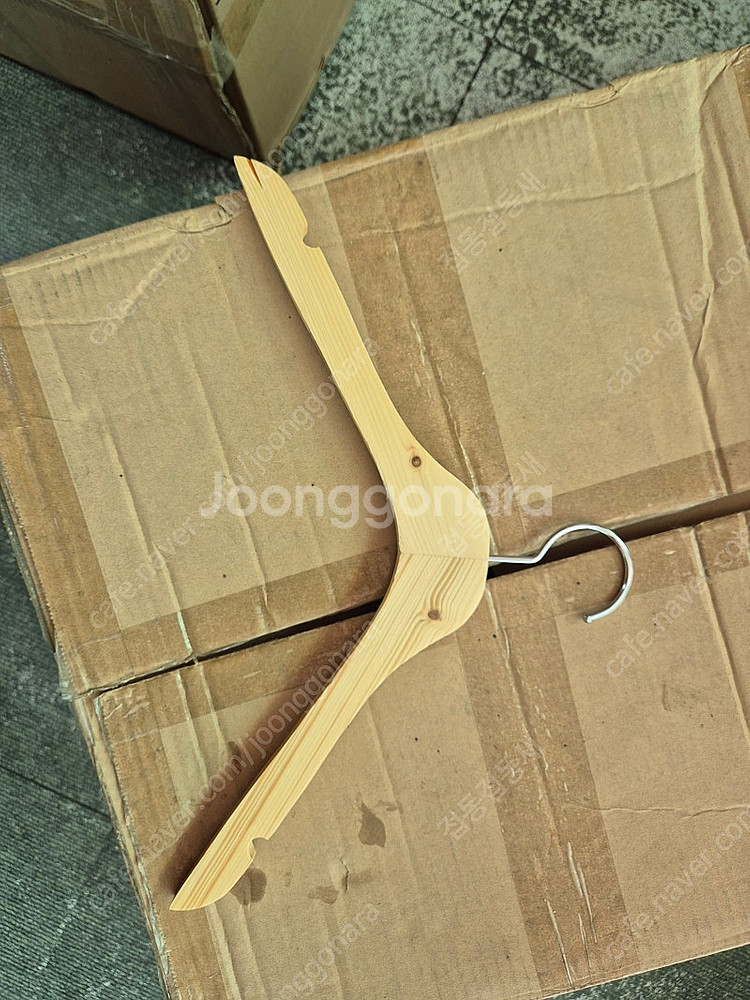 여성 나무 옷걸이 새상품 팝니다--2